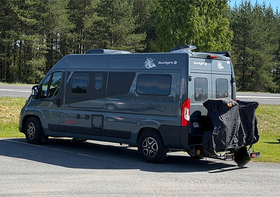 Sunlight Cliff 602 med dieselvärme,långbäddar.kompressorkyl, litium, solcell, drag, 10”multimedia, ca 600 frikamping mil 15 of 29