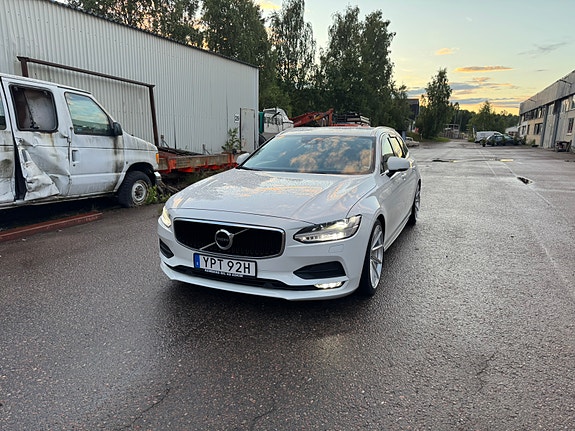 Volvo V90 2 of 10