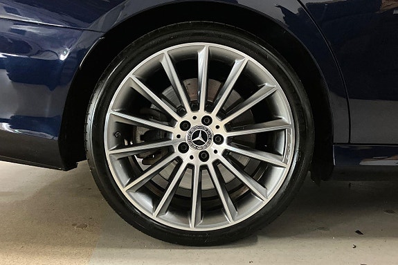 Mercedes-Benz E400 11 of 28