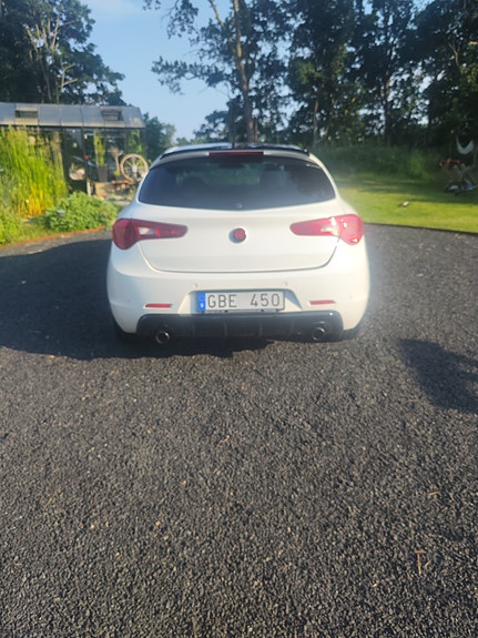 Alfa Romeo Giulietta 3 of 5