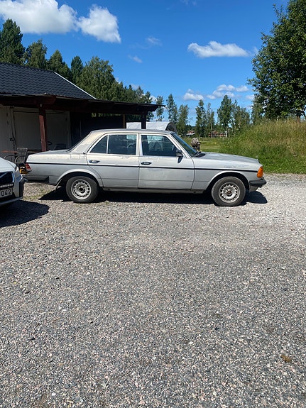 Mercedes-Benz 300 Td 1982 photo 4