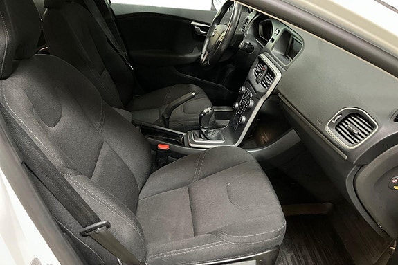 Volvo V40 Cross Country 15 of 26