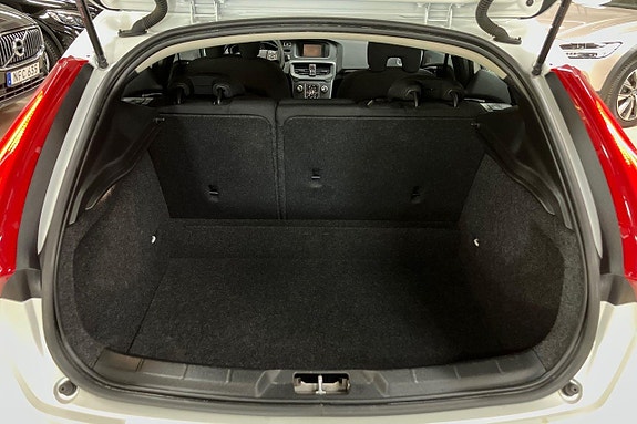 Volvo V40 Cross Country 10 of 26