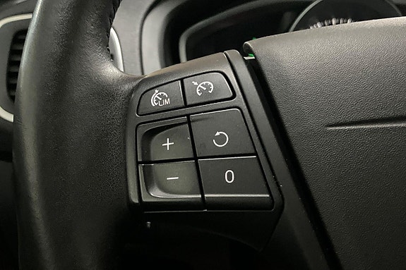 Volvo V40 Cross Country 22 of 26