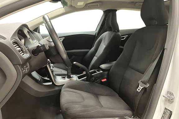 Volvo V40 Cross Country 13 of 26