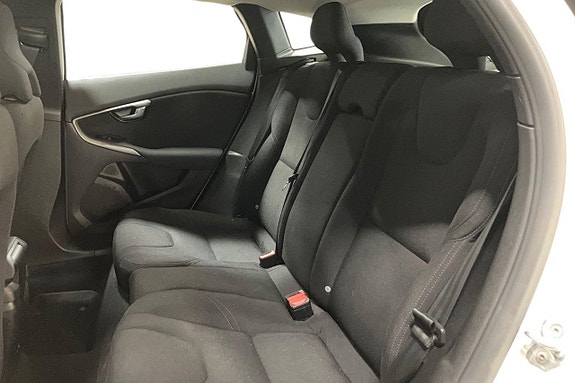 Volvo V40 Cross Country 14 of 26