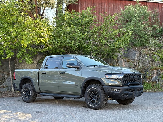 Dodge RAM 1500 2 of 5