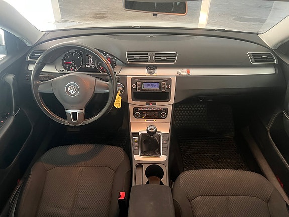Volkswagen Passat 14 of 17