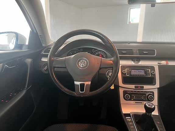 Volkswagen Passat 15 of 17