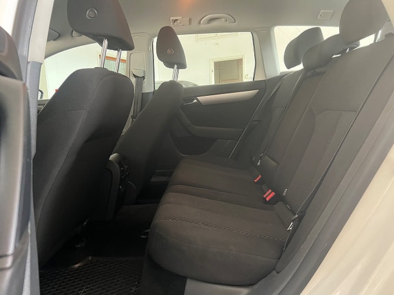 Volkswagen Passat 10 of 17