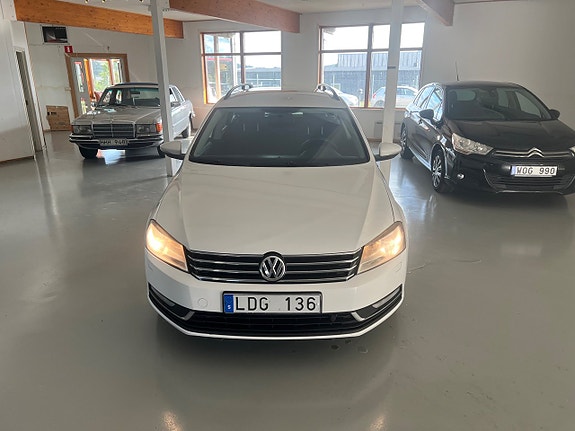 Volkswagen Passat 2 of 5