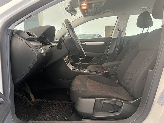 Volkswagen Passat 8 of 17