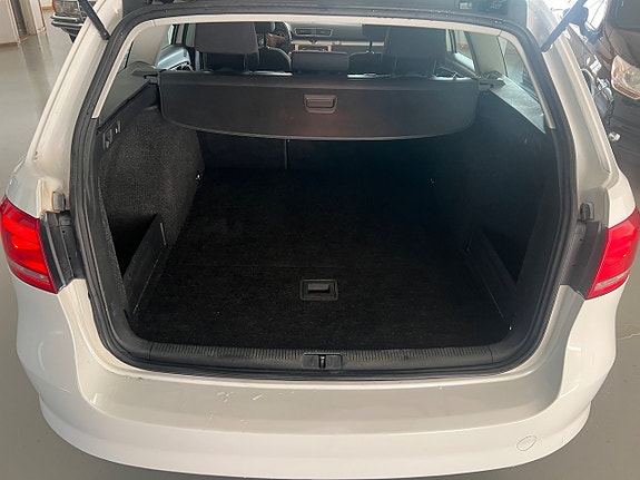 Volkswagen Passat 7 of 17