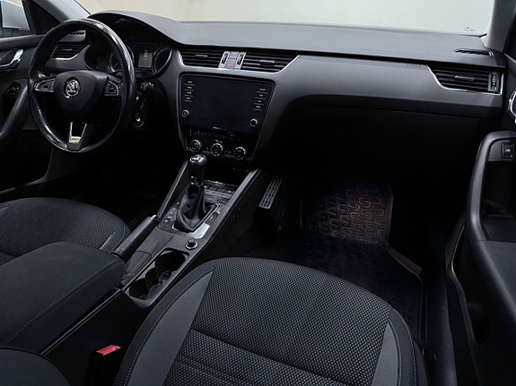 Skoda Octavia Scout 13 of 27