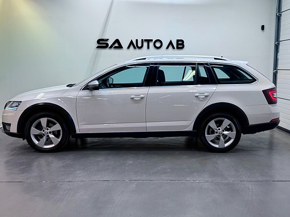 Skoda Octavia Scout 4 of 27