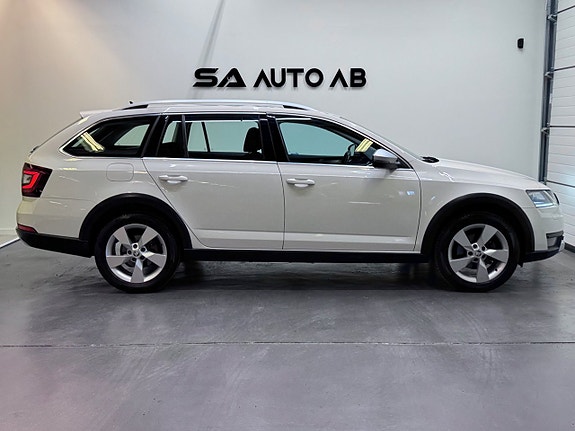 Skoda Octavia Scout 5 of 27