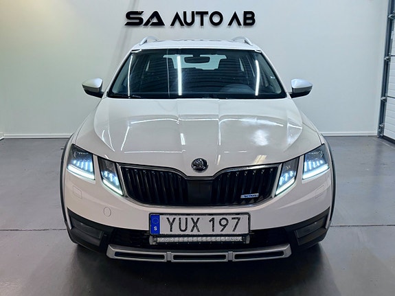 Skoda Octavia Scout 3 of 27