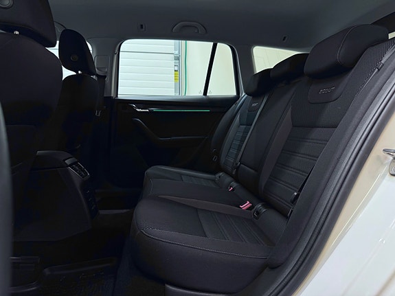 Skoda Octavia Scout 10 of 27