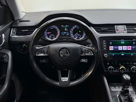 Skoda Octavia Scout 14 of 27