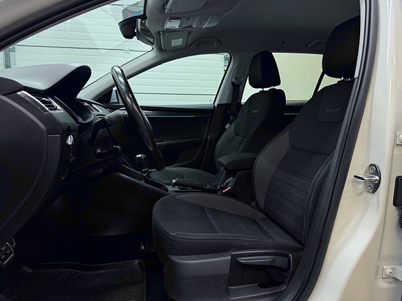 Skoda Octavia Scout 9 of 27