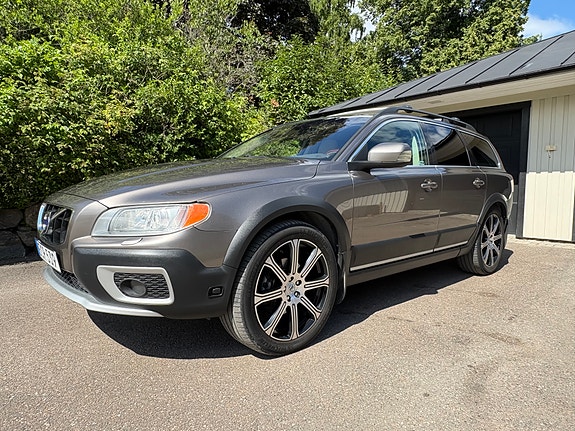 Volvo XC70 2 of 5