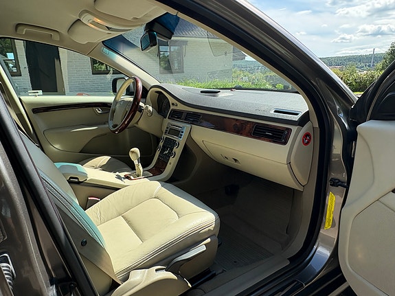 Volvo XC70 5 of 5