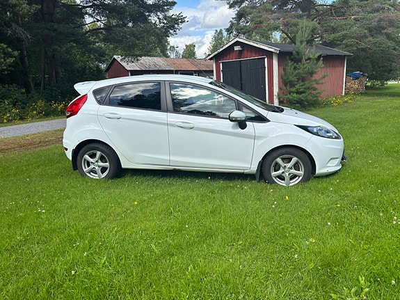 Ford Fiesta 3 of 5