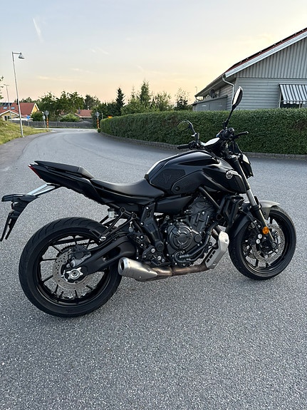 Yamaha MT-07 2 of 5