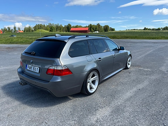 BMW 530d 4 of 5