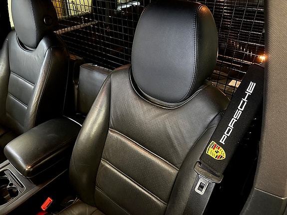 Porsche Cayenne 4 of 5