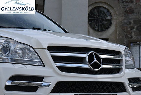 Mercedes-Benz GL350 2 of 5