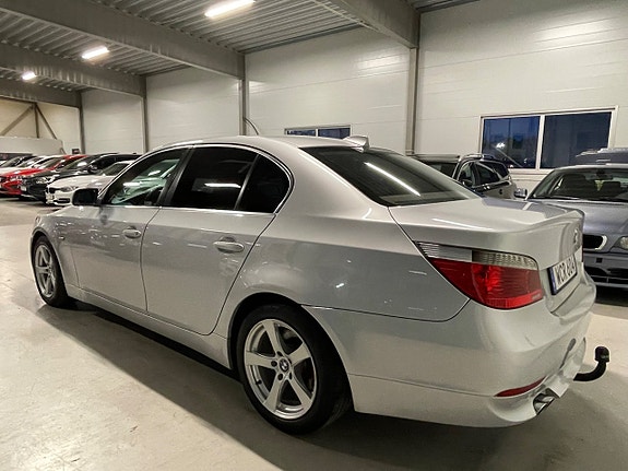 BMW 520i 4 of 5