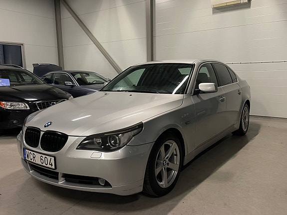 BMW 520i 2 of 5