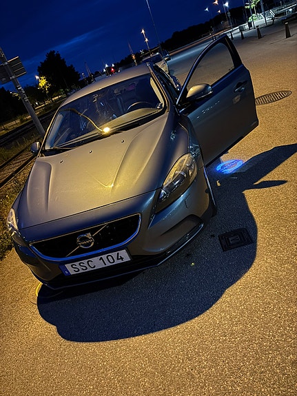 Volvo V40 2 of 5