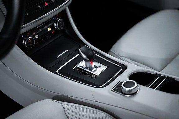 Mercedes-Benz CLA45 18 of 29