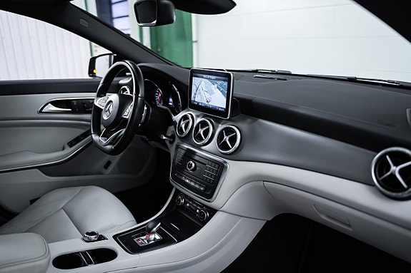 Mercedes-Benz CLA45 25 of 29