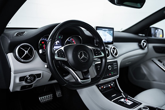 Mercedes-Benz CLA45 17 of 29