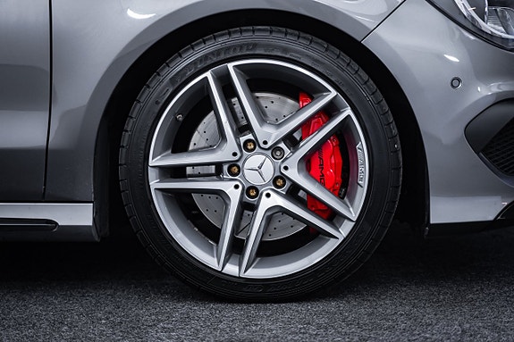 Mercedes-Benz CLA45 4 of 5