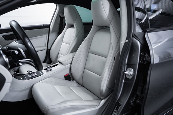 Mercedes-Benz CLA45 24 of 29