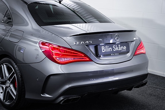 Mercedes-Benz CLA45 12 of 29