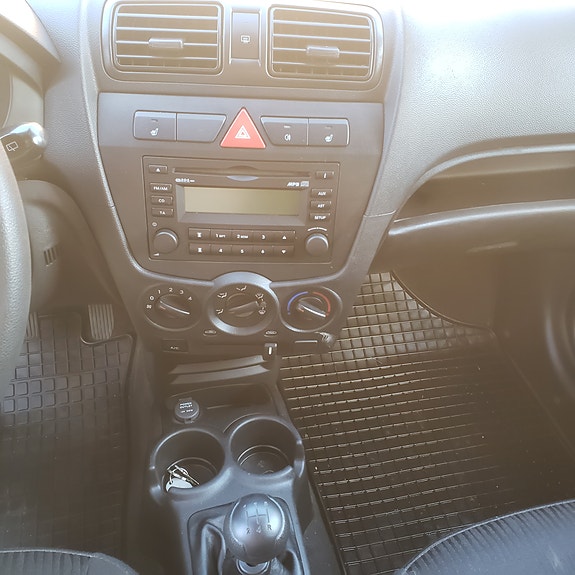 Kia Picanto 3 of 9