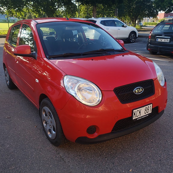Kia Picanto 2 of 9