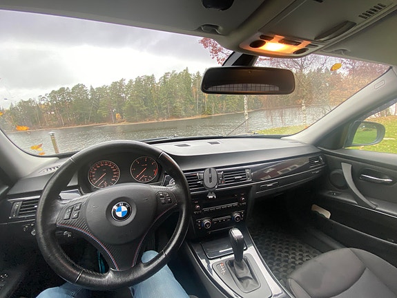 BMW 320d 4 of 5