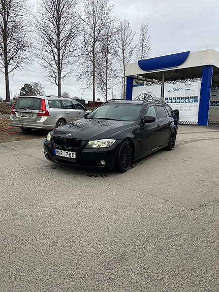 BMW 320d 2 of 5