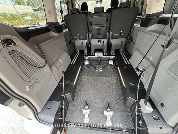 Ford E-Custom Tourneo 10 of 30