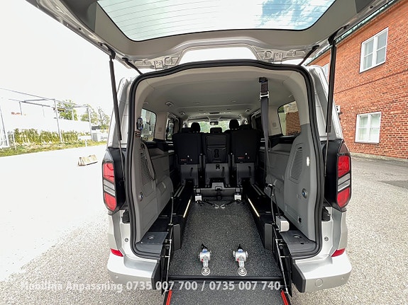 Ford E-Custom Tourneo 11 of 30
