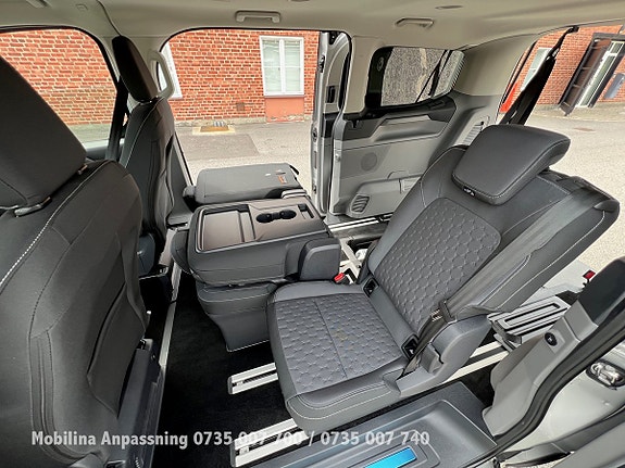 Ford E-Custom Tourneo 25 of 30