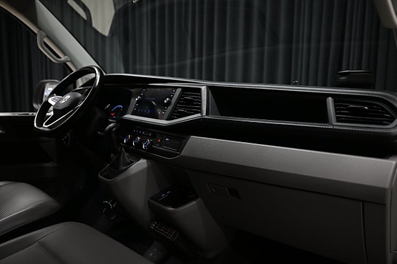 Volkswagen Caravelle 24 of 30