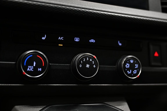 Volkswagen Caravelle 29 of 30