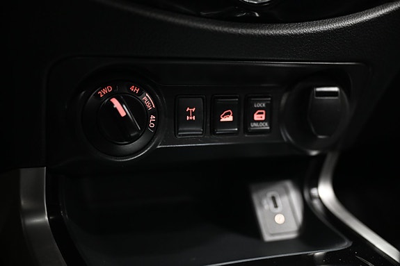 Nissan Navara 27 of 30